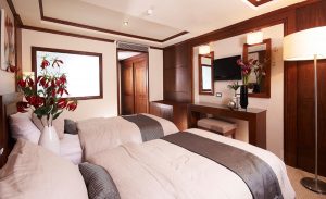 Farah Double Cabin